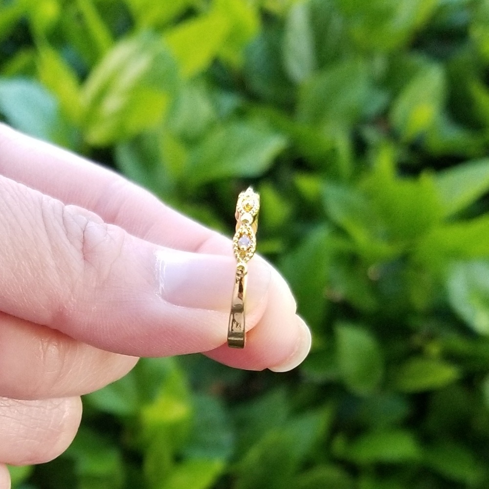 💎NEW💎 DAINTY GOLD PLATED SIMULATED DIAMOND RING - Picture 4 of 5
